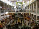 Die Neustädter Markthalle bietet Einkaufsmöglichkeiten auf drei Etagen - vom Supermarkt bis zum BIO-Laden