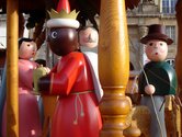 Figuren in der Weihnachtspyramide auf dem Dresdner Strietzelmarkt