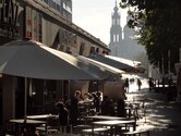 Die Fußgängerpassage Hauptstraße, autofreie Einkaufsmeile zwischen Szeneviertel & Historischer Altstadt