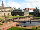 Der Dresdner Zwinger, Sempergalerie, Deutscher Pavillon, Glockenspielpavillon und im Hintergrund das Taschenbergpalais