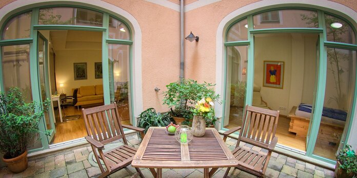 vacation apartment CANALETTO in Dresden town center - sleeping- and living room, terrace, bath and kitchen incl. Internet, washing machine and bicycles