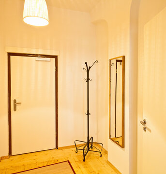 Geräumiger Eingangsbereich mit Garderobe in der Ferienwohnung CLARA