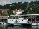 Eine Fahrt mit dem Dampfschiff zeigt die schönste Plätze am Dresdner Elbufer
