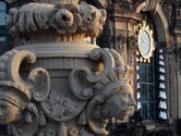 Dresdner Zwinger, Glockenpavillon, Uhr mit einem Glockenspiel aus Meißner Porzellan