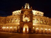 Die Dresdner Semperoper läd zum Opernabend